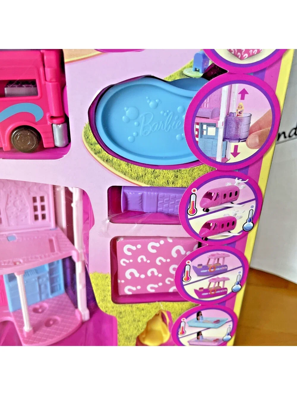 Barbie Mini BarbieLand DreamHouse & 3-Vehicle Playset Piccolo, Multicolor